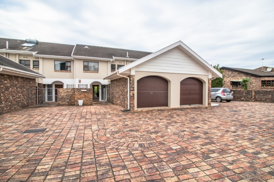 To Let 3 Bedroom Property for Rent in Beacon Bay Eastern Cape